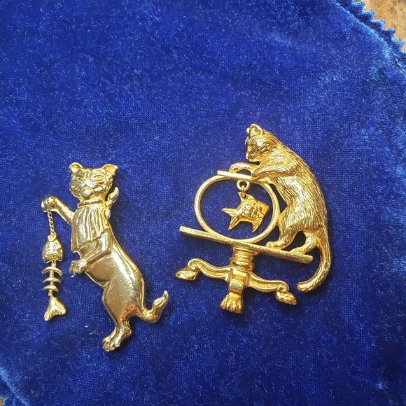 Two Cutie Kitty Brooches, Avon And JLC - Picture 10 of 13